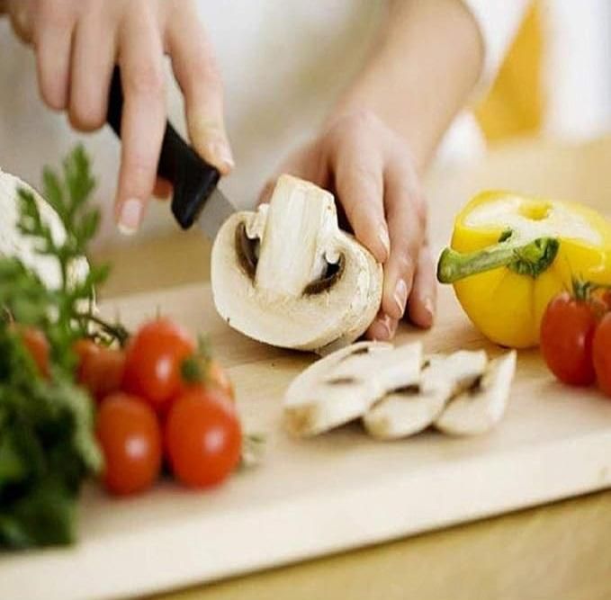 Wooden Chopping Board With 5-Pcs Knife Set